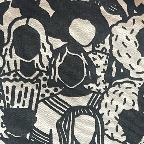 Large black and white Ipsy bag. Measures apx 5 x 9“. Excellent condition. - Picture 8 of 8